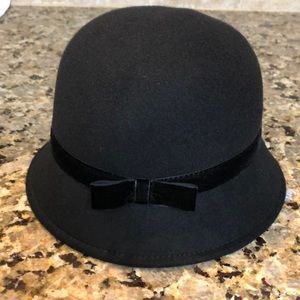 BNWT- Girl’s XS Gymboree Black Hat w/ Bow